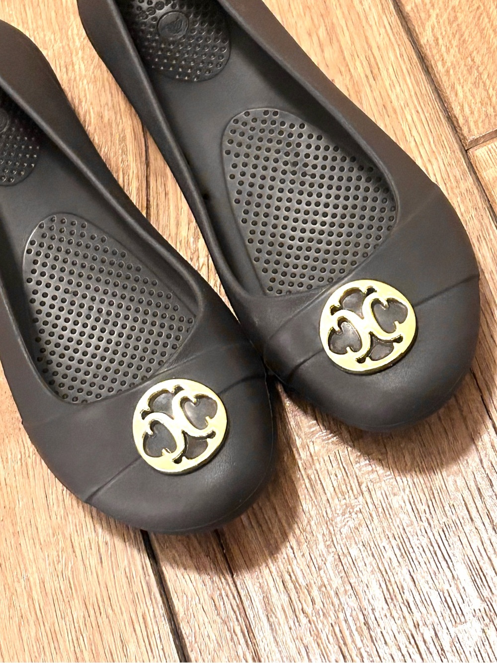Crocs Gianna Gold Medallion Brown Ballet Flats Slip Ons Comfort Women’s 10 - Picture 3 of 15